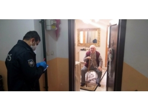 Sakarya’da Evden Çıkmaması İstenen Vatandaşın İhtiyaçlarını Polis Karşılıyor