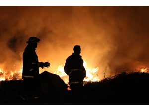 Antalya’da Çöplük Alan Yangını Korkuttu