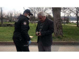 İstanbul’da Yasağa Uymayan Yaşlılar İlginç Görüntüler Oluşturdu