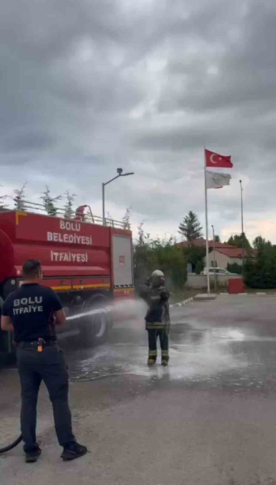 bolu-da-itfaiye-stajinin-sonu-sulu-sakayla-bitti