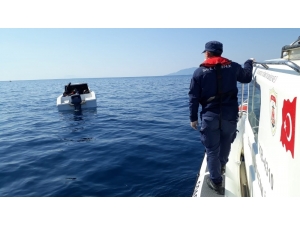 İzmir Açıklarında 6’sı Çocuk 30 Göçmen Kurtarıldı