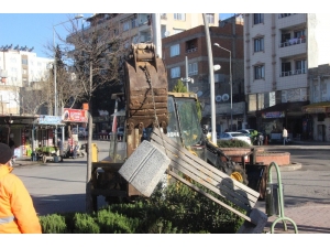 Kilis’te Parklardaki Banklar Kaldırılmaya Başlandı