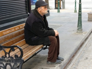 Yasak Tanımayan Yaşlı Vatandaşın ‘Bank’ Keyfi