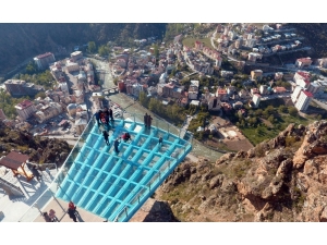 Torul Kalesi Cam Seyir Terasına Korona Virüs Ayarı