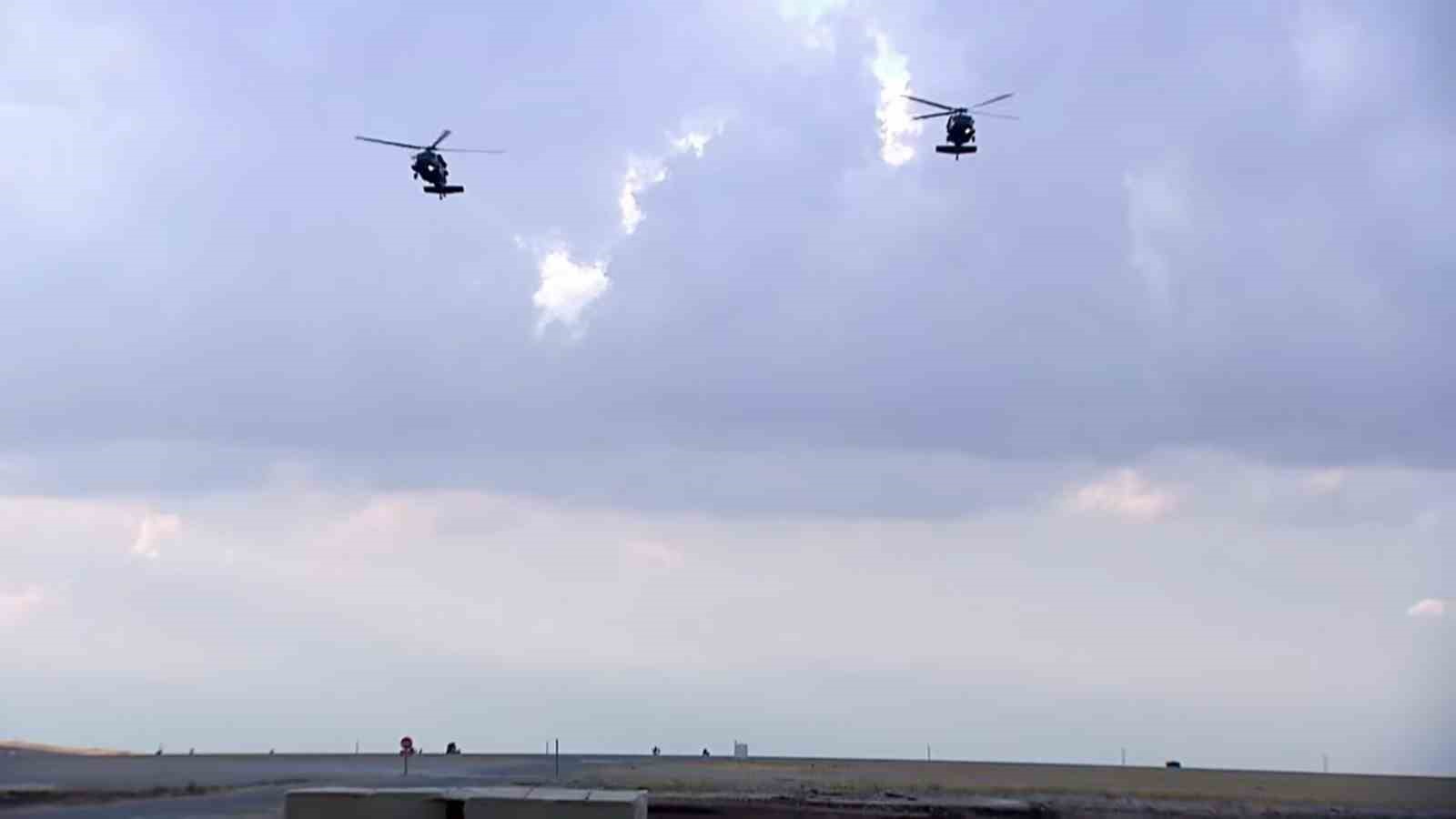 sanliurfa-da-helikopterlerden-gokyuzunde-harmandali-ve-zeybek-sovu