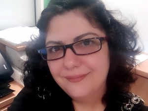 Çeşmeli Banka Çalışanından 65 Yaş Üstüne Yardım Eli