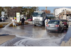 Cadde Ve Kaldırımlar Dezenfekteli Suyla Temizlendi