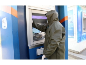 Akhisar Belediyesi Atm’leri Dezenfekte Ediyor