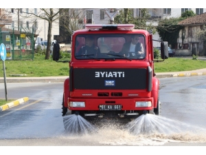 Başkan Yanmaz İtfaiye Aracının Direksiyonuna Geçti Sokakları Yıkadı