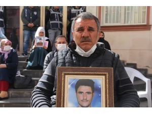 Hdp Önündeki Ailelerin Evlat Nöbeti 203’üncü Gününde