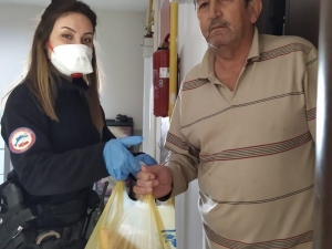 Evden Çıkmaması İstenen Vatandaşın İhtiyaçlarını Polis Karşılıyor