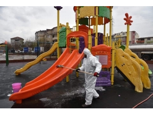 İzmit Belediyesi 210 Parkı Dezenfekte Etti