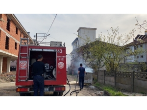 İtfaiye Ekipleri Çöp Yangınını Söndürdü