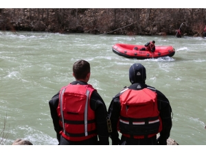 Munzur Çayına Düşen Uzman Çavuş, İki Farkı Noktada Aranıyor