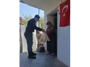 Jandarma Yalnız Bırakmıyor