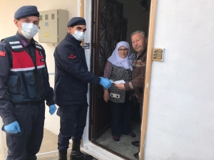 Yaşlılara ‘Vefa’ Oluyorlar