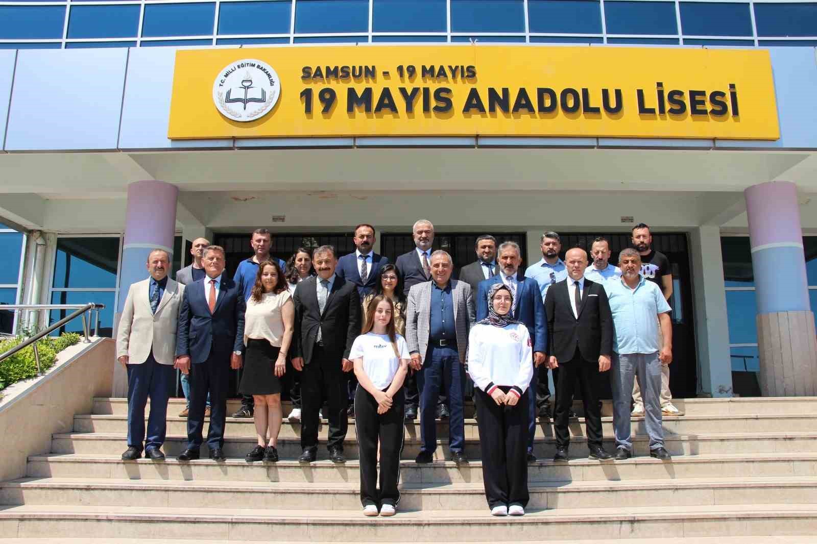 ani-kitap-kafe-ogrencilerle-bulustu