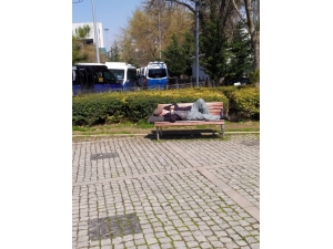 Ankara’da Yasağa Uymayan 65 Yaş Üstü Vatandaşlar Polis Tarafından Uyarıldı