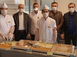 Mardin’de Sağlık Çalışanlarına Tatlı İkramı