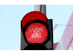 Kırmızı Işıklar ‘Evde Kal’ Dedi