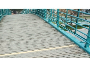 Üst Geçidin Yıpranan Zemin Parçaları Yenilendi