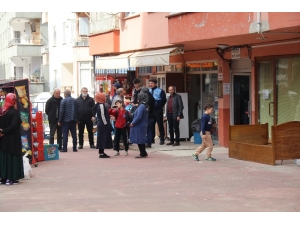 Tahliye Edilen 10 Katlı Binada Oturanlar Özel İzinle Eşyalarını Almaya Başladı