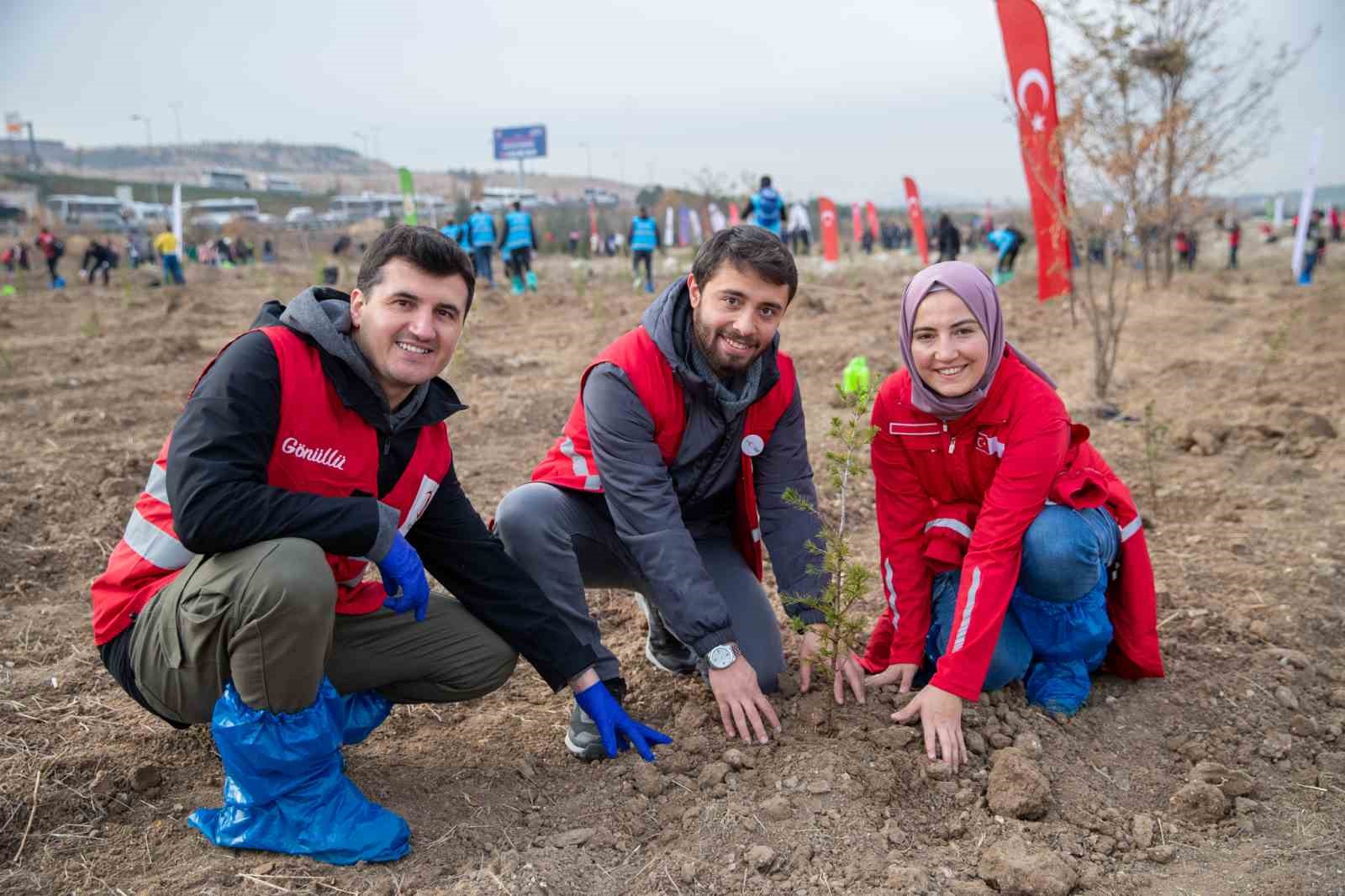 turk-kizilay-ve-tarim-ve-orman-bakanligi-is-birliginde-hastaya-kan-ormana-can-projesi-devam-ediyor