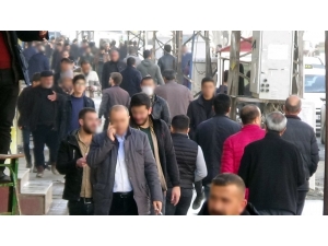 Yüksekova Halkı ‘Evde Kalın’ Çağrılarına Uymadı