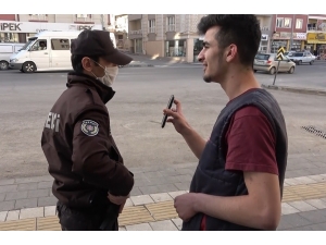 Arkadaşları İhbar Etti, Bekçi Telefonda İkna Etti