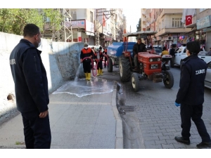 Birecik’te Kentin Her Noktası Dezenfekte Ediliyor