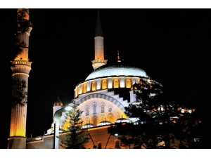 Elazığ’daki Camilerden Dua Sesleri Yükseldi