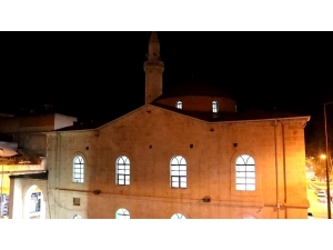 Yatsı Ezanı Sonrasında Adıyaman’daki Camilerden Dualar Yükseldi