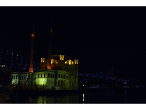 Yatsı Ezanının Ardından Camilerde Korona Virüse Karşı Dua Okundu