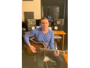 Ferhat Göçer’den "Evde Kal" Çağrısına Konserli Destek