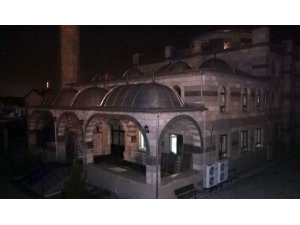 Camilerden Korona Virüs Salgınının Son Bulması İçin Dua Sesleri Yükseldi