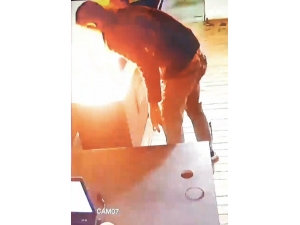 Boya Spreyi Sıktığı Sobayı Ateşe Verdi, Canını Zor Kurtardı