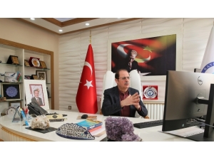 Bayburt Üniversitesinde İlk Uzaktan Eğitim Dersini Rektör Coşkun Verdi