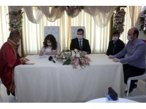 Edremit’te Maskeli Nikah