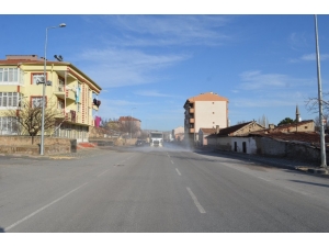 Bünyan’ın Cadde Ve Sokakları Yıkanarak Dezenfekte Edildi