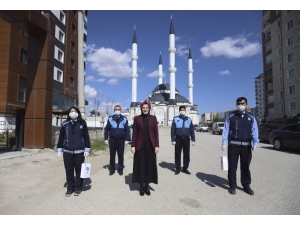 Korona Virüse Savaş Açan Akyurt’ta Vatandaşlara El Dezenfektanı Dağıtıldı