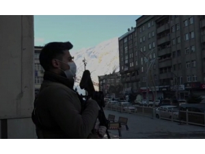 Hakkari Polisinden ‘Evde Kalın’ Çağrısı