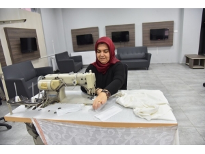 İzmit Belediyesi Sağlık Kuruluşlarına Ürettiği Maskeleri Dağıtacak