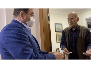 Belediye Başkanı Ali Kılıç Kapı Kapı Dolaşıp Yaşlıların İhtiyaçlarını Sordu