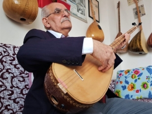 Aşık Veysel’in Soyundan Gelen Halk Ozanı Korona’yı Sazına Taşıdı