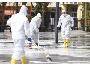 Akyurt’ta Cumhuriyet Meydanı Ve Otobüs Durakları Dezenfekte Edildi