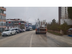 Bilecik’te Bütün Mahalle Dezenfektan İçerikli Su İle Yıkanıyor