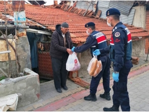 Hisarcık’ta 65 Yaş Üzeri Köylülerin Alışverişini Jandarma Yapıyor