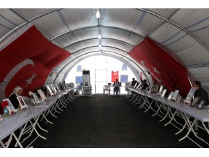 Hdp Önündeki Ailelerin Evlat Nöbeti 204’üncü Gününde