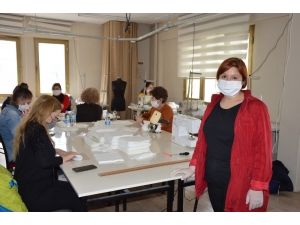 Şehzadeler Halk Eğitim Merkezi De Maske Üretimine Başladı