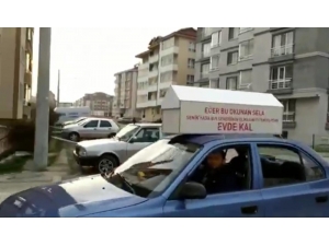 Bolu’da, Aracına Bağladığı Tabutla ‘Evde Kal’ Çağrısı Yaptı